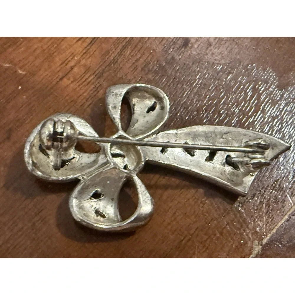 Vintage Unsigned Marcasite Bow Brooch Pin Silver Tone Art Deco Ribbon Insect